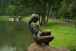 Statue in the Botanical Garden in Minsk